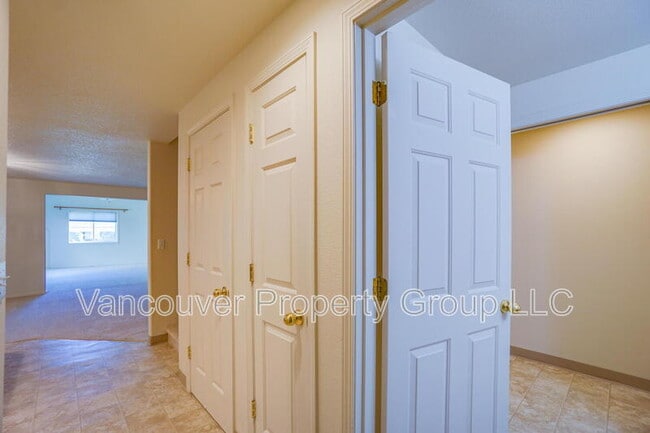 Photo - 11715 NE 31st St