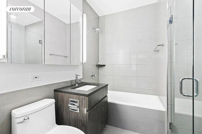 Photo - 150 E 57th St