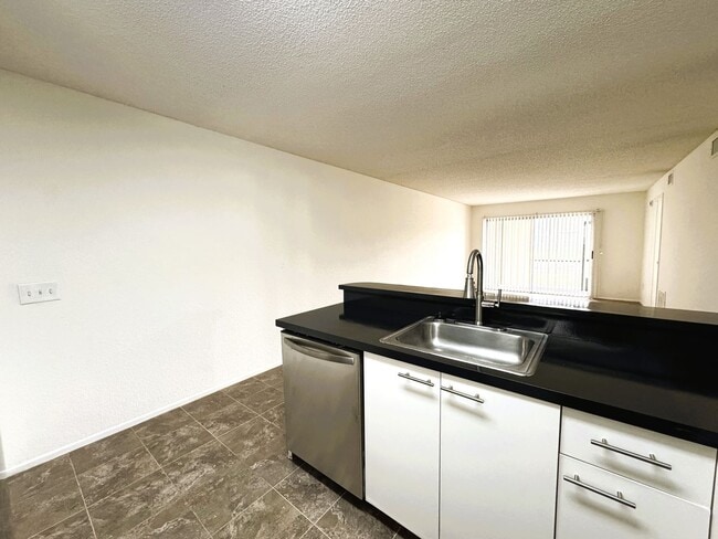 25100 Sandhill Blvd Unit 25100 Sandhill Blvd Bldg M Unit 104