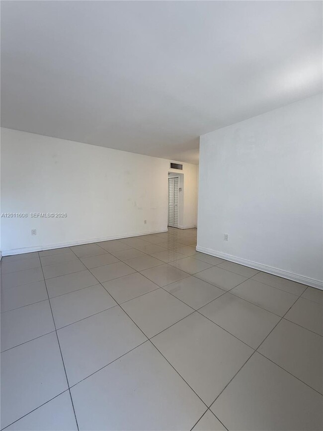Building Photo - 4410 W Flagler St Unit 108