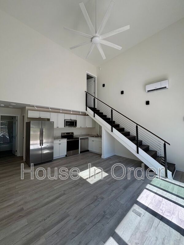 215 Cowan St