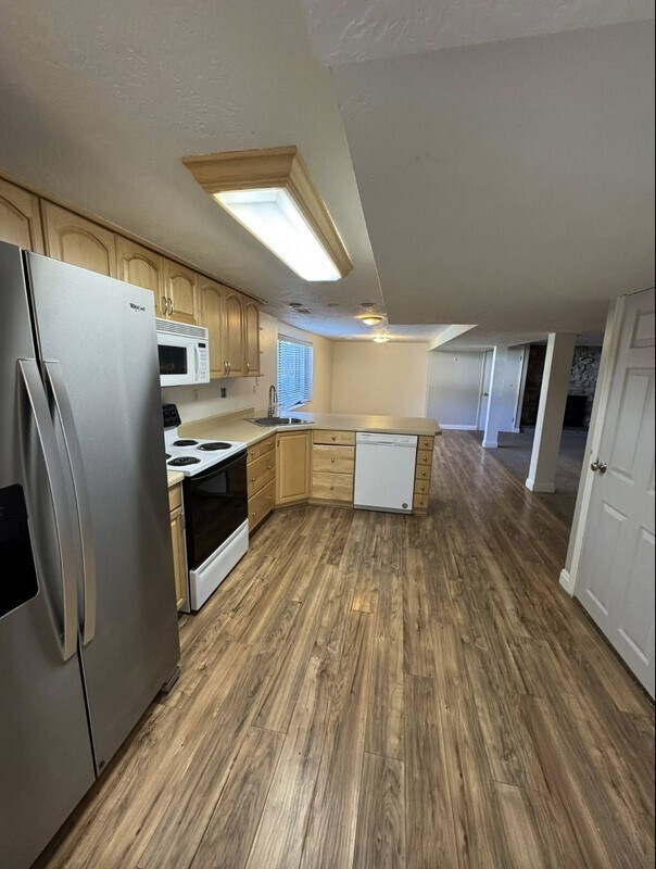 Photo - 272 N State St