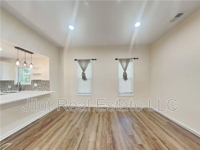 Photo - 1849 E Farris Ave