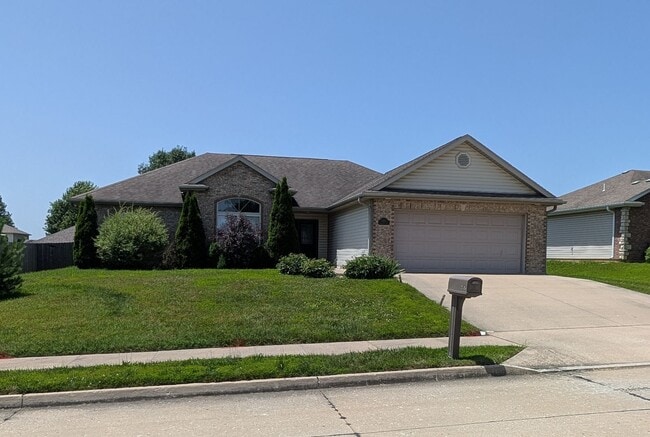 Building Photo - 3 Bed, 2 Bath Home - Lake Shire Estates