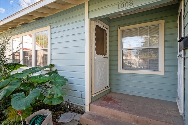 Building Photo - 1008 Gale St Rental