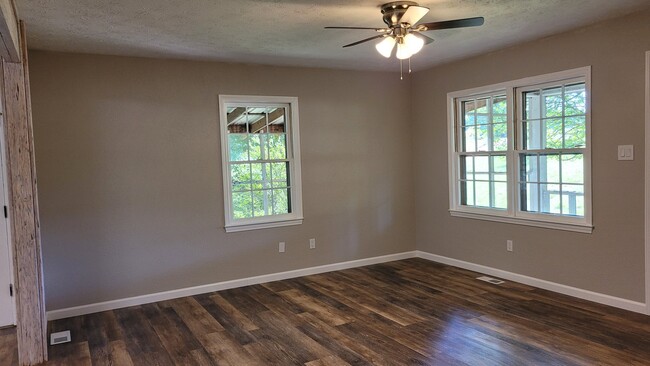 Photo - 2424 Smith Rd
