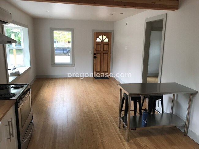 Photo - 3 Bedroom 2 bath home Whiteaker home near parks Unit 91 Lawrence