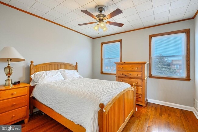 Photo - 6905 Bank St