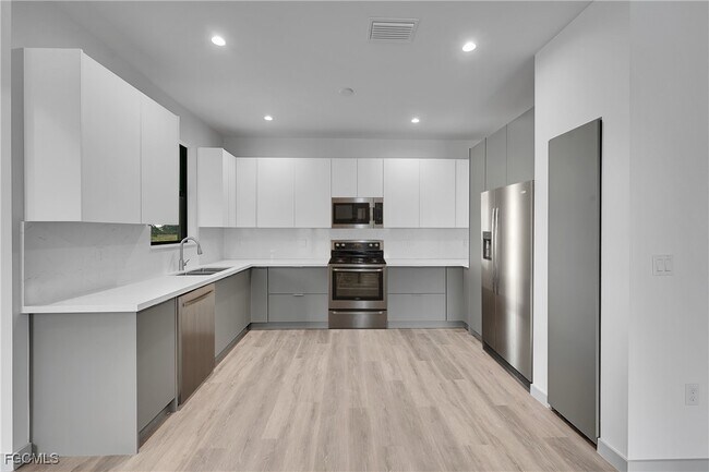 Photo - 1024 Halby Ave S
