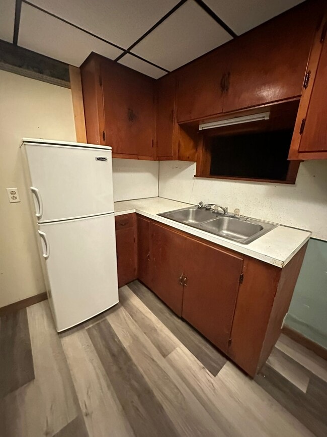 Photo - 640 Main Rd N Apartments Unit 1B