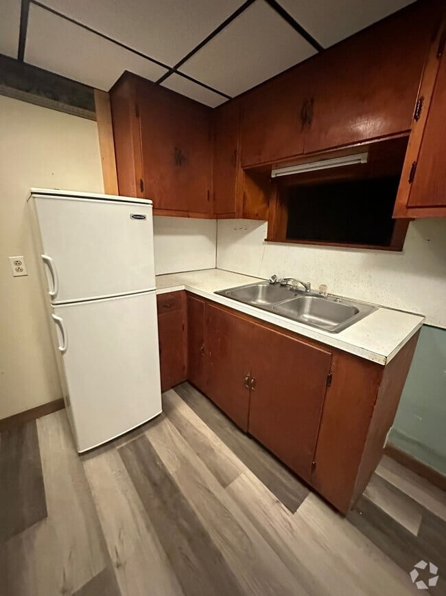 Building Photo - 640 Main Rd N Unit 1B Rental