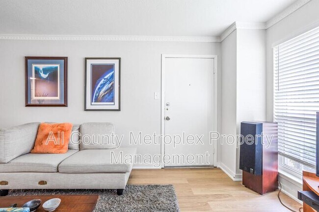 Photo - 7924 Royal Ln