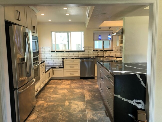 Photo - 5125 Willowview Ct