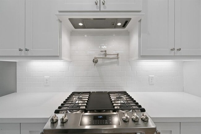 Photo - 1121 E 27th St