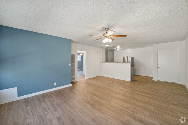 2BR, 1BA - 861SF - Living Room - Quiet Jefferson Park Apartments – Spacious...