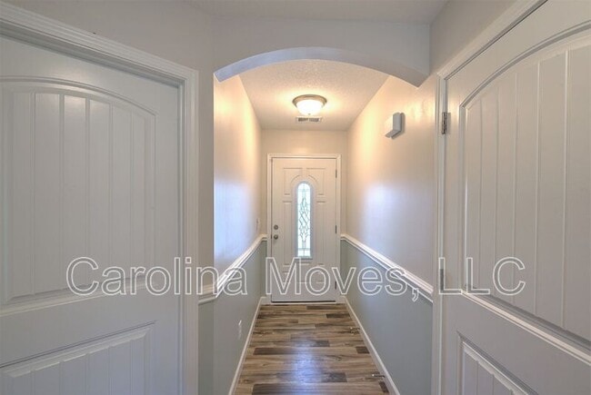 Photo - 1303 Lindale Pl