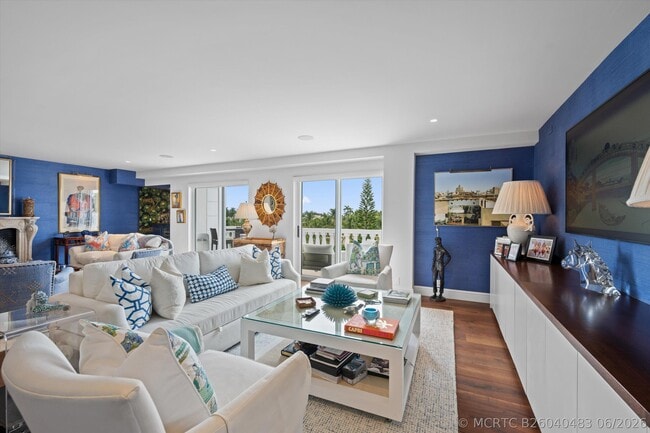 330 Cocoanut Row Unit 5b
