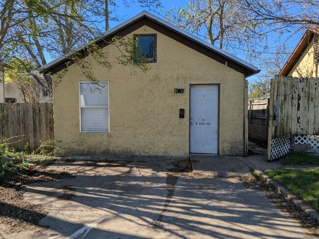 Building Photo - 1 Bed 1 Bath House in Historic District