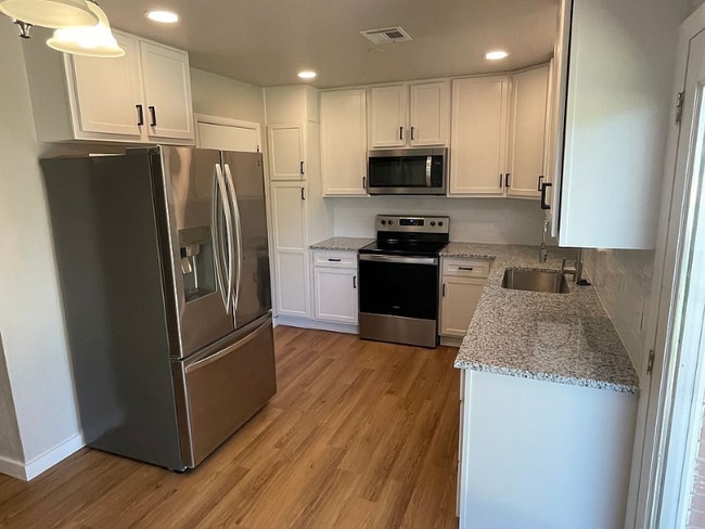 Photo - 1117 W Woodlane Dr