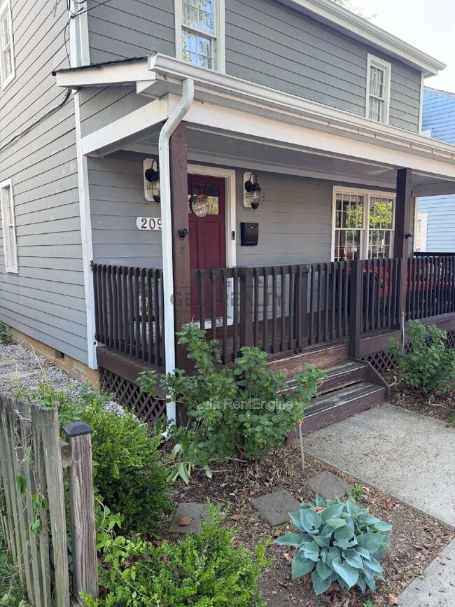 Photo - 209 Prince Edward St