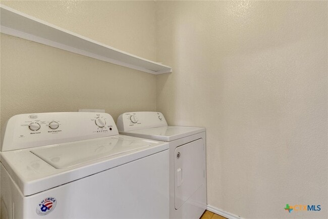 Photo - 885 Sagewood Trail