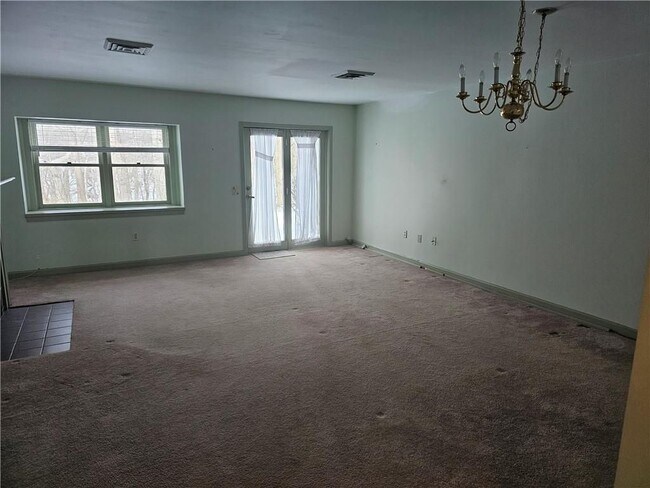 Photo - 37 Lawton Brook Ln