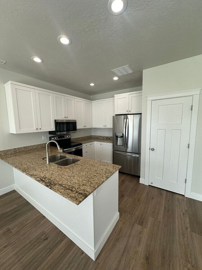 Photo - 3 Weeks Rent FREE! 3 Bed 2.5 Bath House for Rent in Morgan!