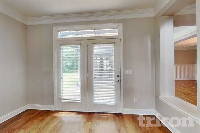 Photo - 4384 Challedon Dr