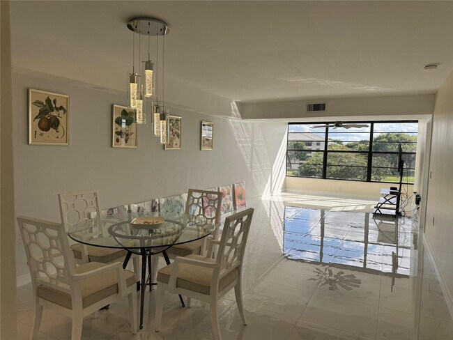 Photo - 1520 Whitehall Dr Unidad 306