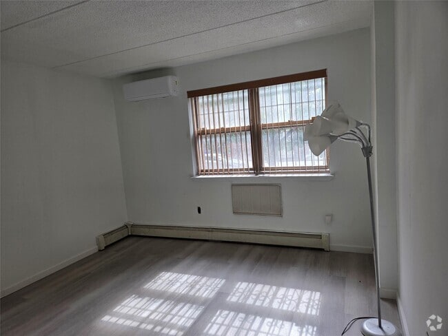 Building Photo - 832 Bryant Ave Unit 1 Rental