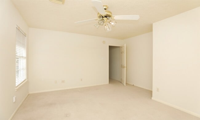 Photo - 7502 Holly Ct Estates Dr