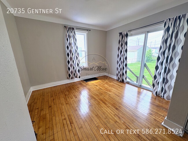 Photo - 20735 Gentner St
