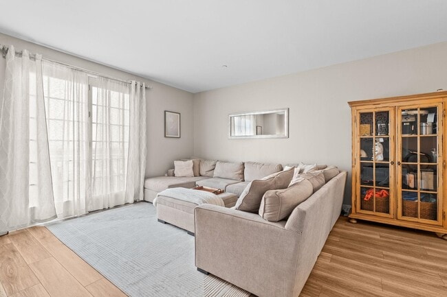 Photo - 100 Shearwater Ct E Unit 31