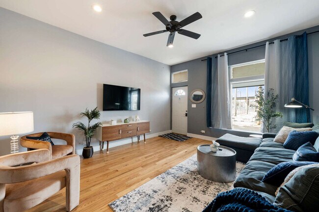 Photo - 109 S Paulina St Unidad ID1244958P