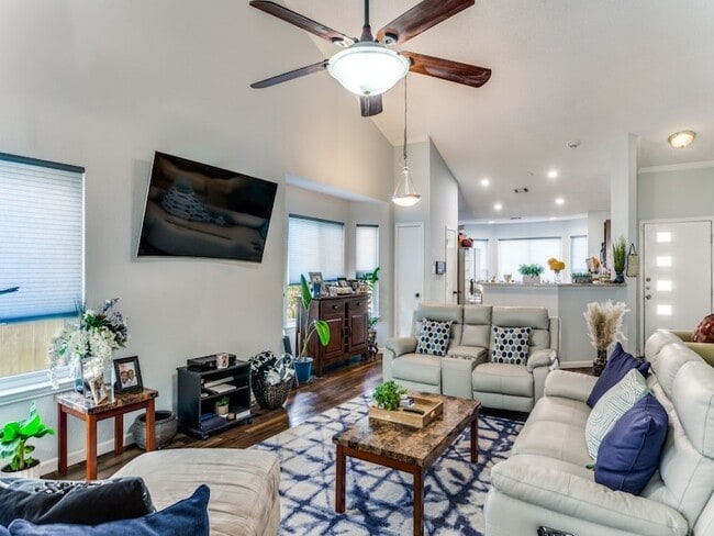 Photo - 6008 Meadowdale Rd