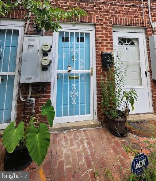Building Photo - "Chic & Cozy 1-Bedroom Condo with Gleaming... Unit 2