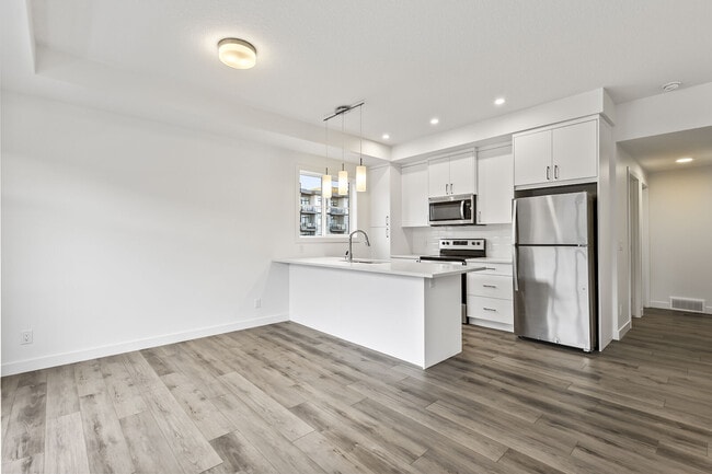 Photo - 167 Spring Creek Cmn SW