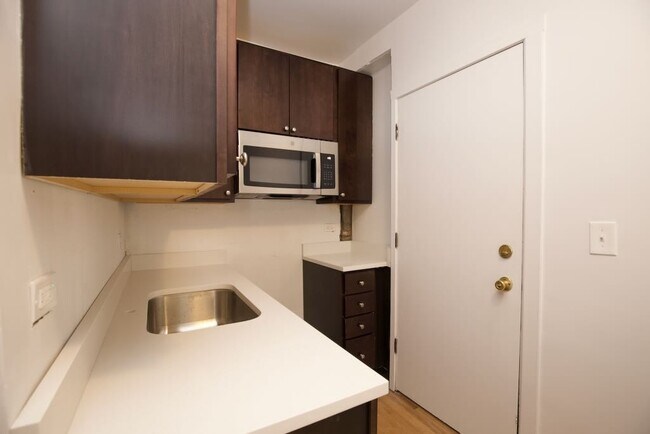 Photo - 3300 W Schubert Ave Unidad B3