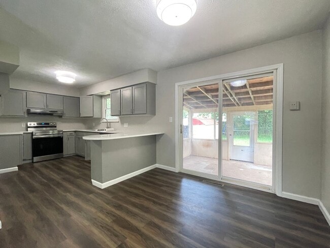 Photo - 1932 S Broadway Ave