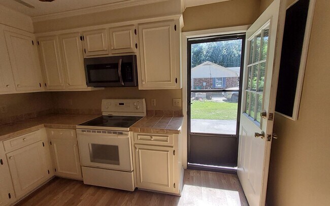 Photo - 3 Bedroom Home Near Sumter High