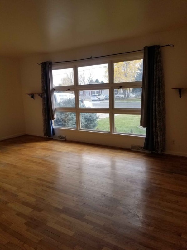 Photo - 915 Wicks Ln