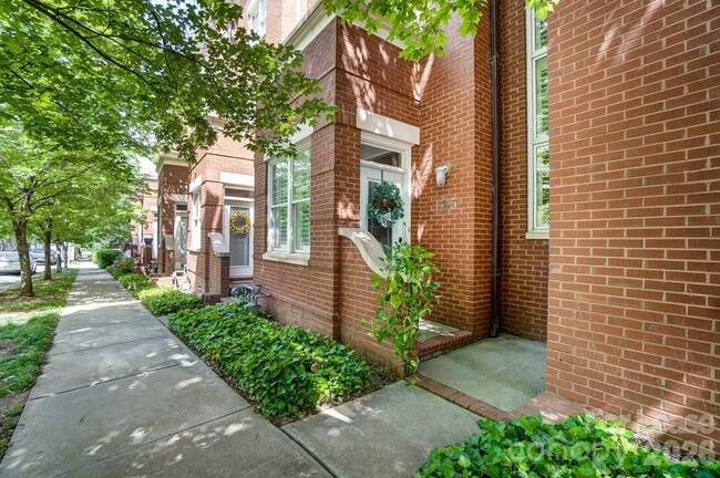 Building Photo - 400 Clarice Ave Unit 135