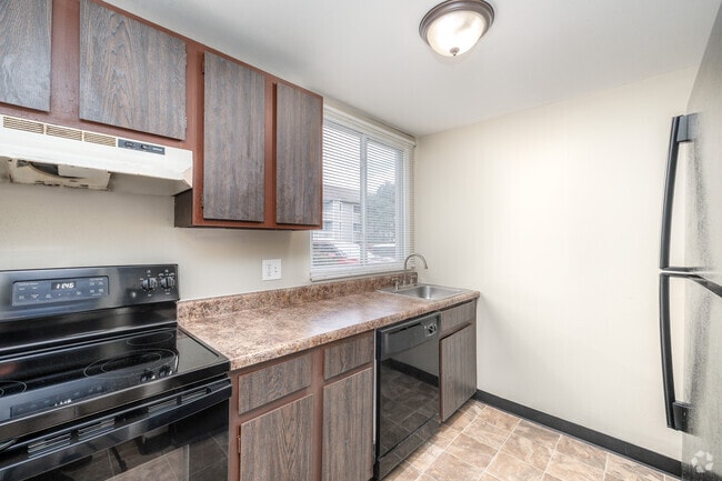 2BR, 1BA - 850SF - Kitchen - Clarendon Heights