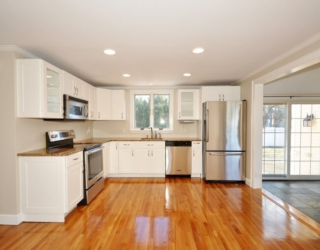 Photo - 66 Southfield Cir
