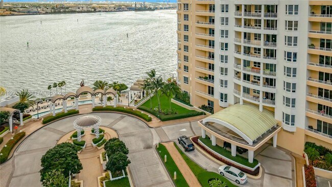 Photo - 808 Brickell Key Dr Unidad 2002