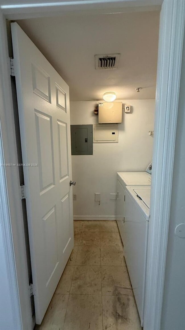 Photo - 2494 Centergate Dr Unit 305