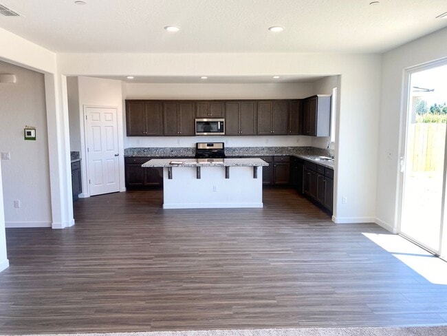 Photo - 5 Bedroom In Clovis Unified School District