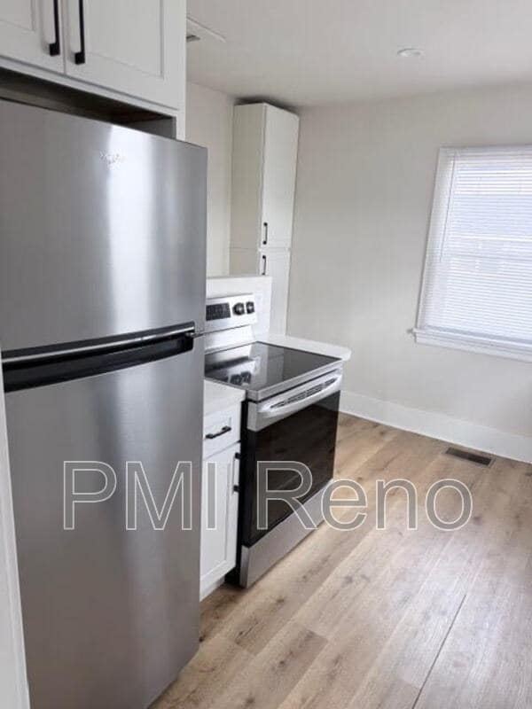 Photo - 613 E 2nd St