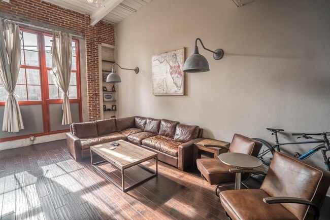 Photo - Beautiful 2 bedroom/2 bathroom loft with e...