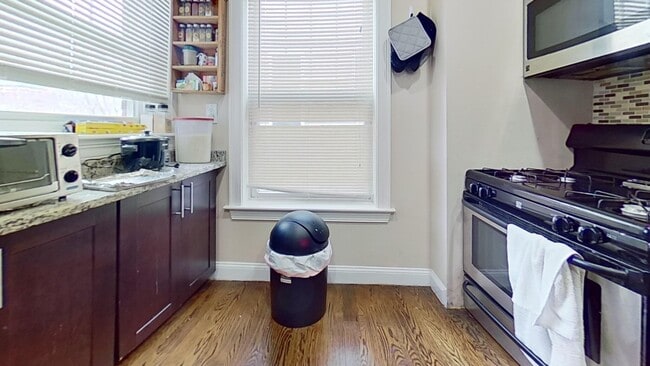 Building Photo - 2969 Washington St Unit 2